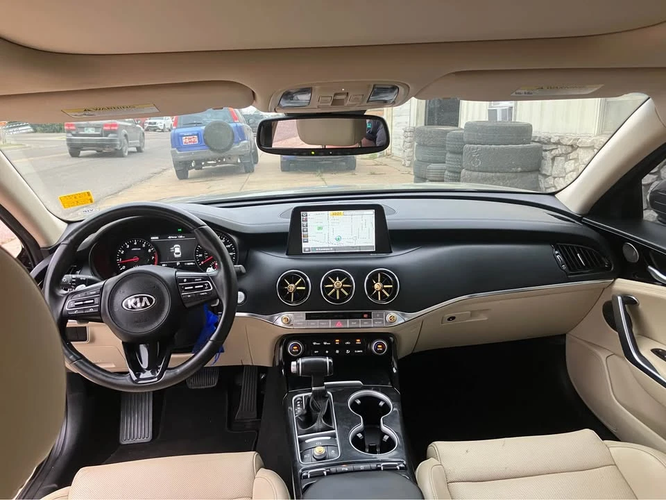 2018 Kia Stinger - Image 10 of 12