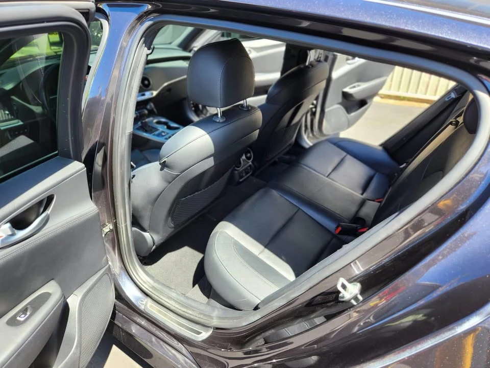 2018 Kia Stinger - Image 15 of 20