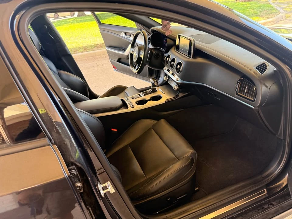2018 Kia Stinger - Image 11 of 14