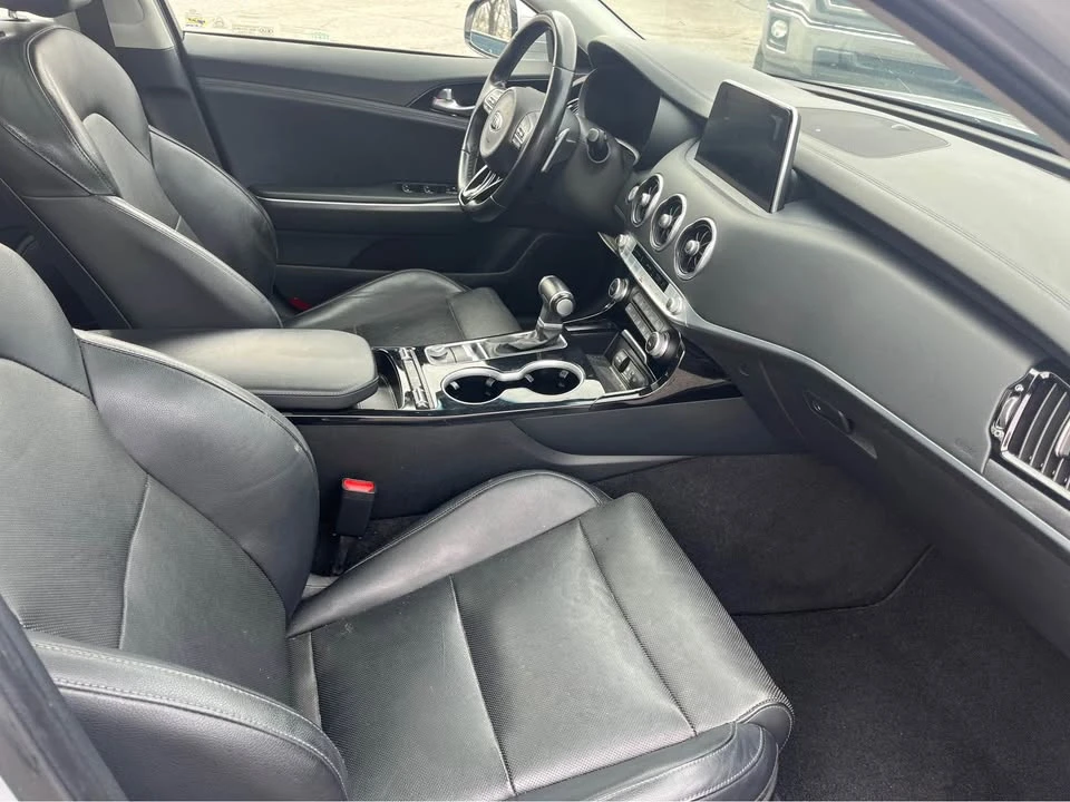 2018 Kia Stinger - Image 11 of 15