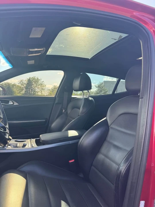 2018 Kia Stinger - Image 17 of 18