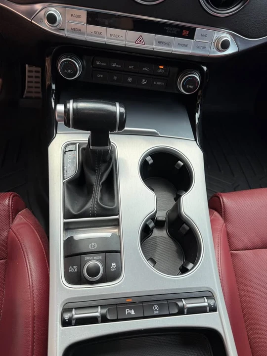 2018 Kia Stinger - Image 16 of 17