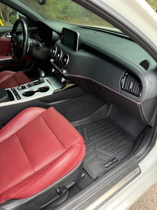 2018 Kia Stinger - Image 9 of 17