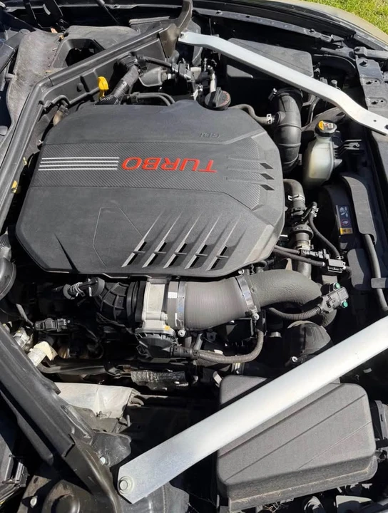 2018 Kia Stinger - Image 8 of 17