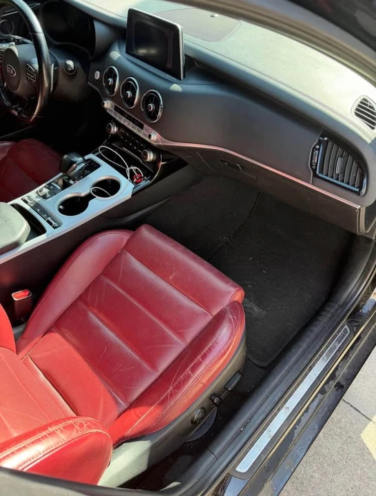 2018 Kia Stinger - Image 14 of 17