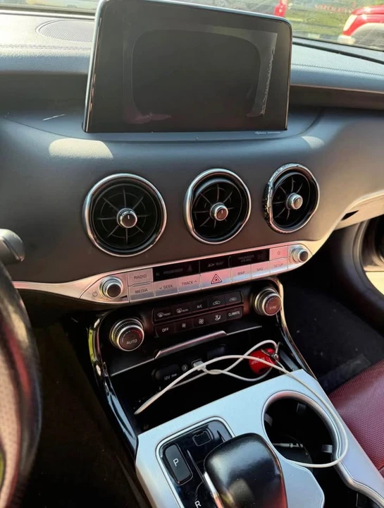 2018 Kia Stinger - Image 10 of 17