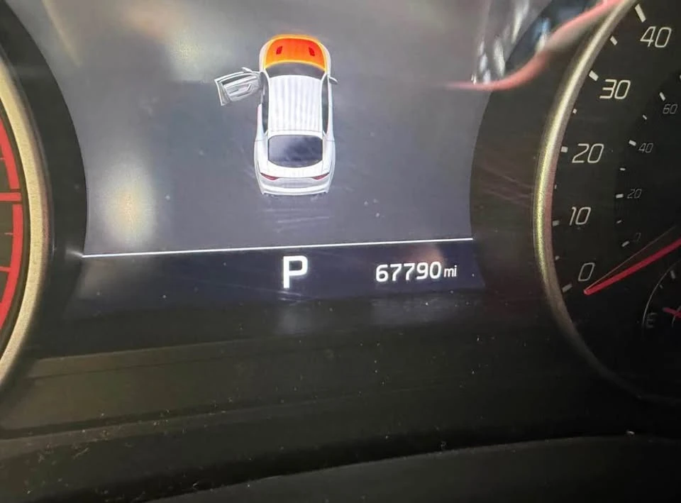 2018 Kia Stinger - Image 9 of 17