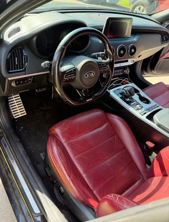 2018 Kia Stinger - Image 12 of 17