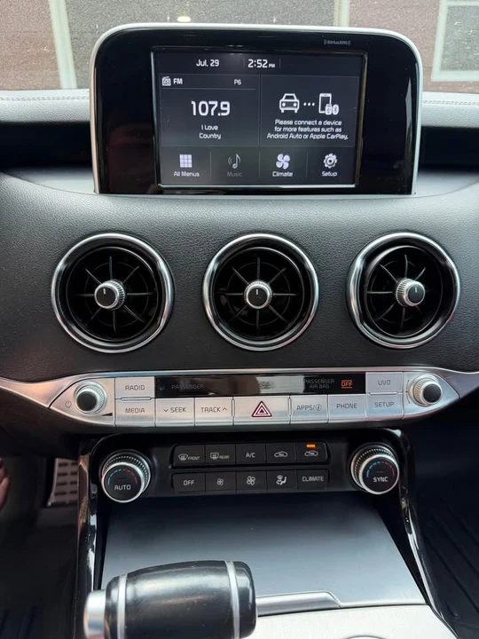 2018 Kia Stinger - Image 15 of 17