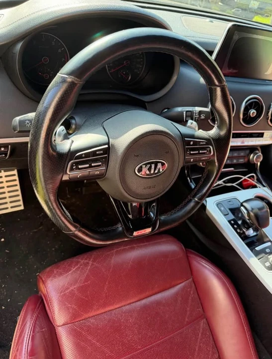 2018 Kia Stinger - Image 11 of 17