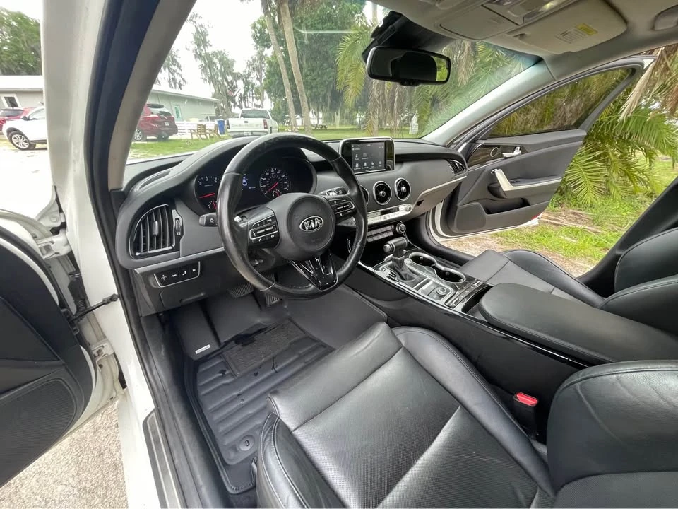 2018 Kia Stinger - Image 15 of 19