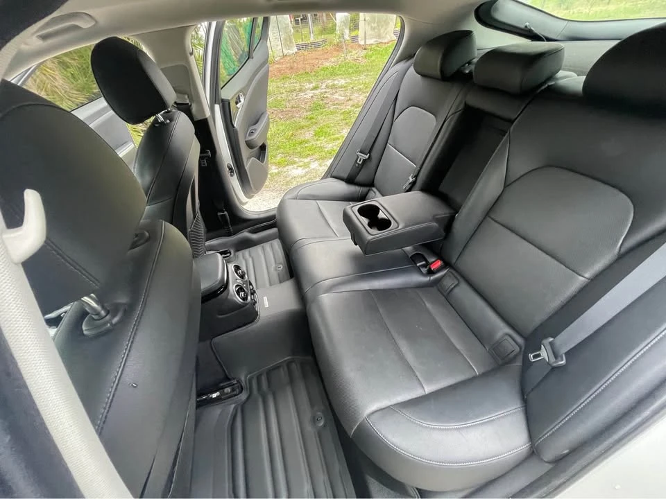 2018 Kia Stinger - Image 11 of 19