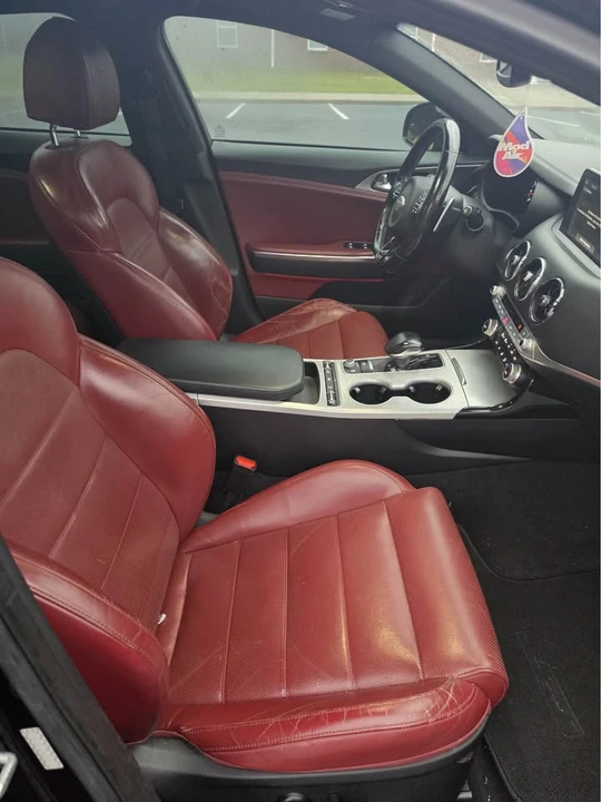 2018 Kia Stinger - Image 15 of 18