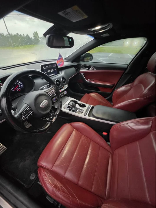 2018 Kia Stinger - Image 12 of 18