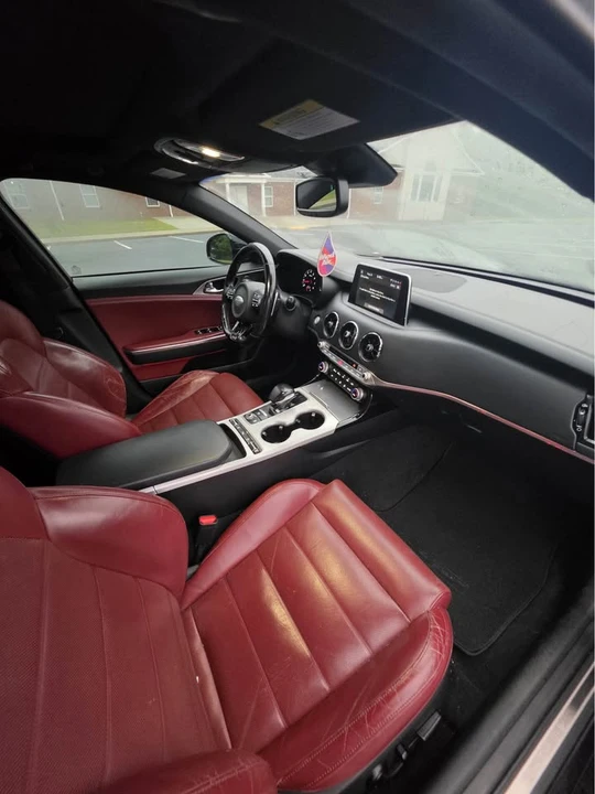 2018 Kia Stinger - Image 13 of 18