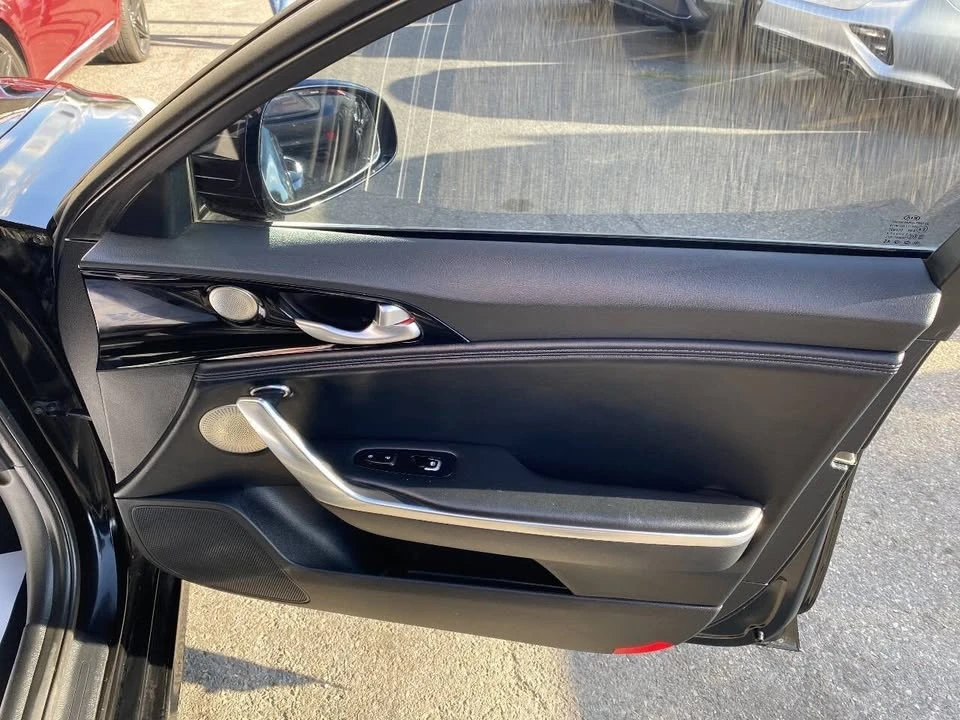 2018 Kia Stinger - Image 11 of 19