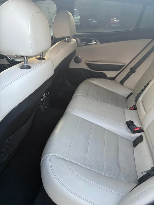 2018 Kia Stinger - Image 15 of 20