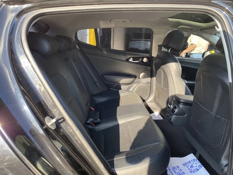2018 Kia Stinger - Image 13 of 19