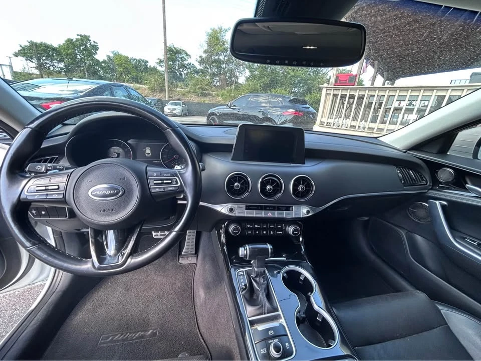 2018 Kia Stinger - Image 2 of 3
