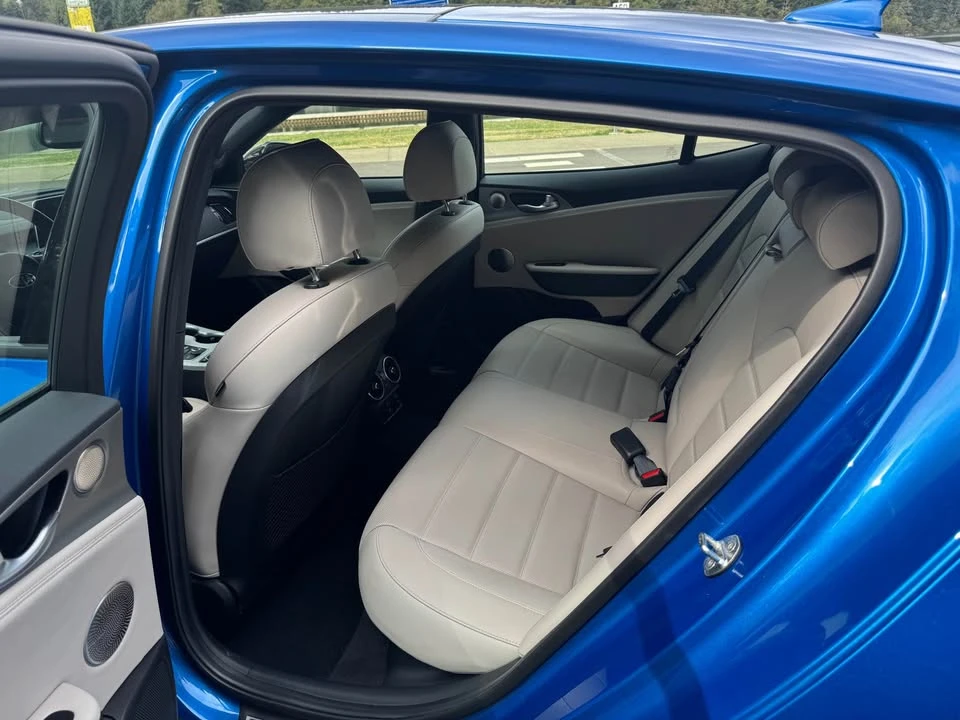 2018 Kia Stinger - Image 10 of 20