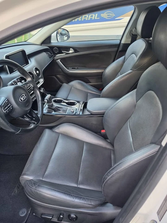 2018 Kia Stinger - Image 12 of 13