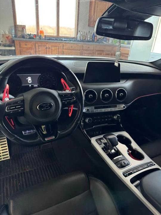2018 Kia Stinger - Image 13 of 16