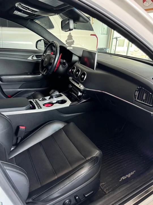 2018 Kia Stinger - Image 7 of 16
