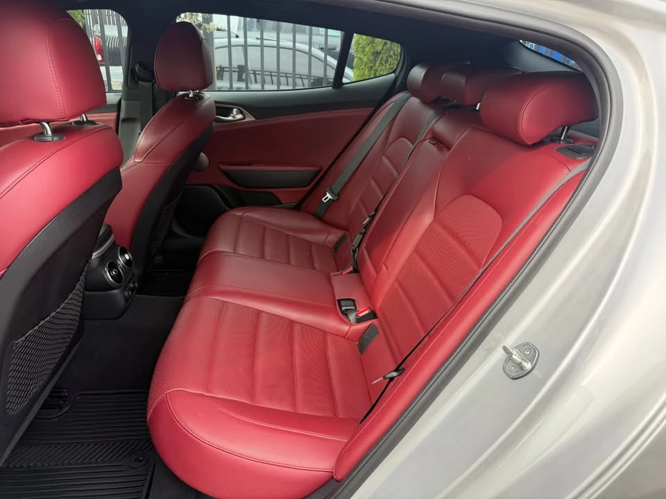 2018 Kia Stinger - Image 10 of 18