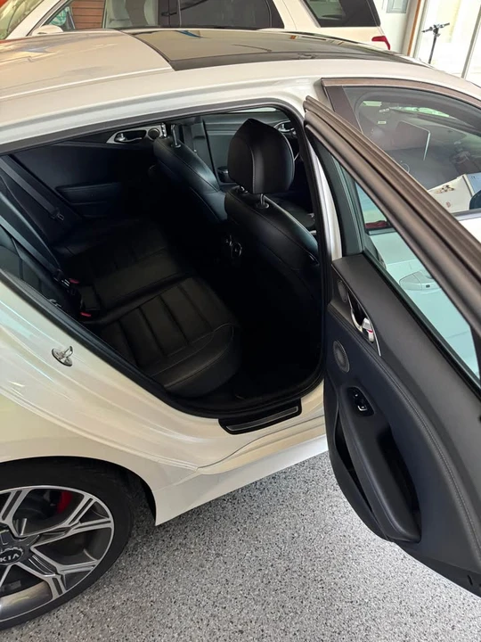 2018 Kia Stinger - Image 9 of 16