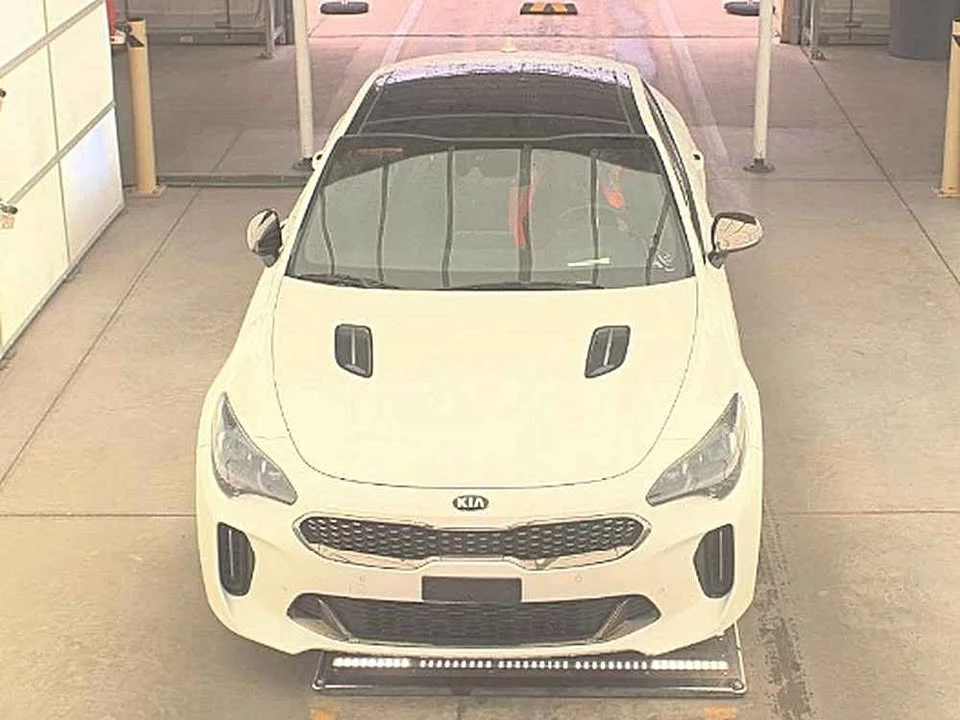 2018 Kia Stinger - Image 2 of 8