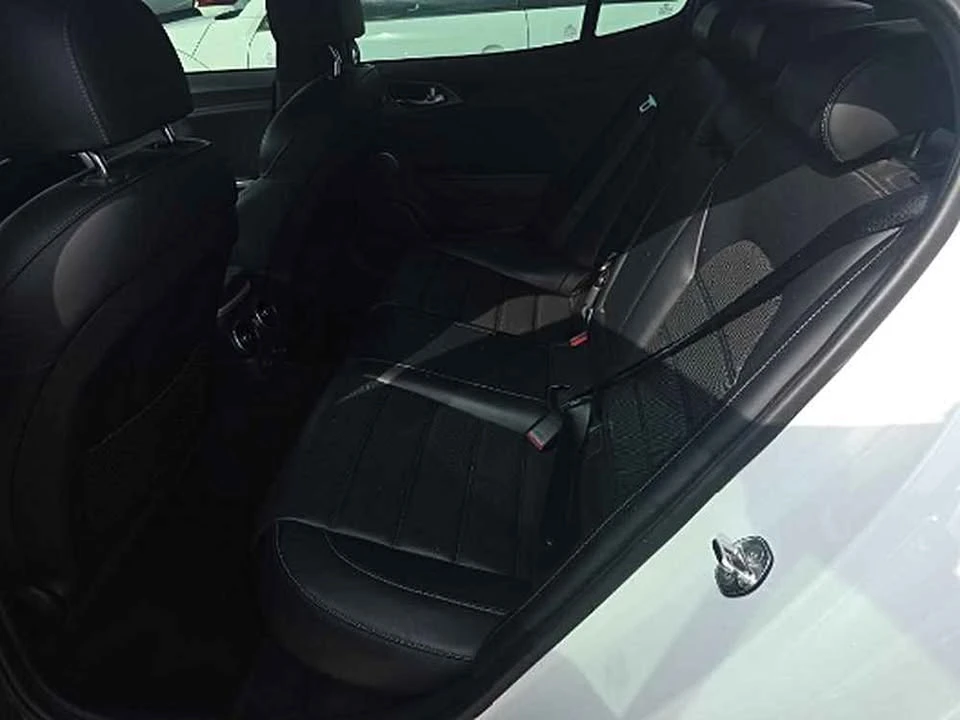 2018 Kia Stinger - Image 7 of 8