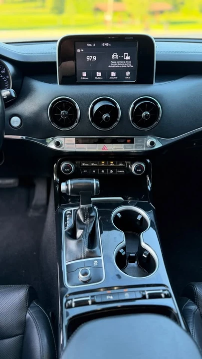 2018 Kia Stinger - Image 18 of 20