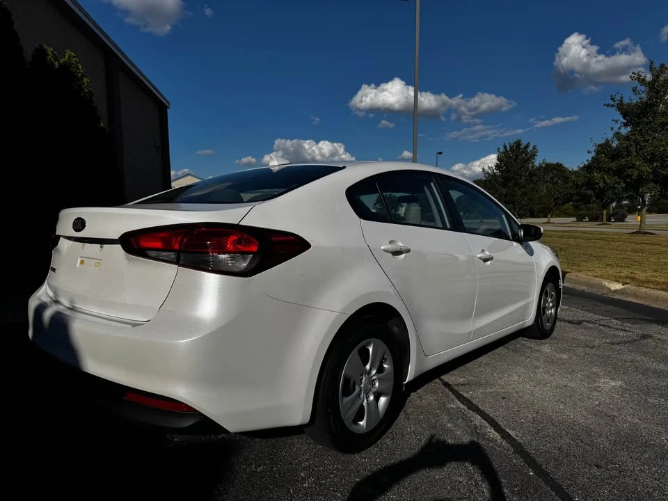 2018 Kia Forte - Image 2 of 11