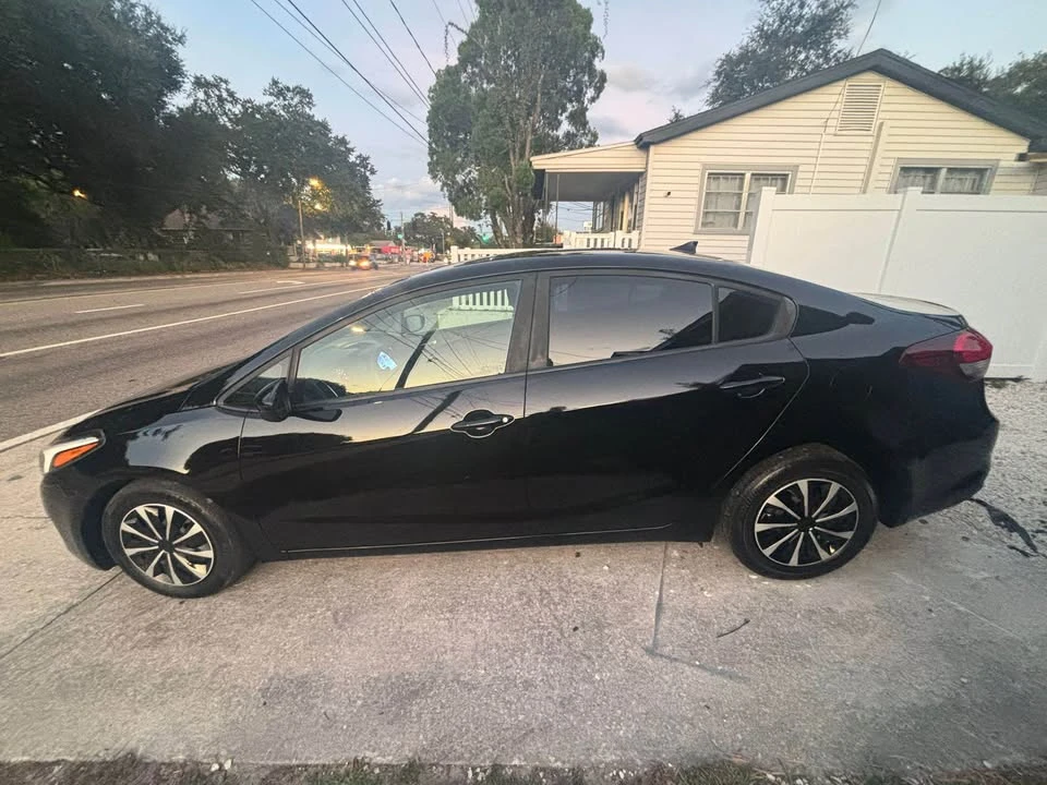 2018 Kia Forte - Image 9 of 14