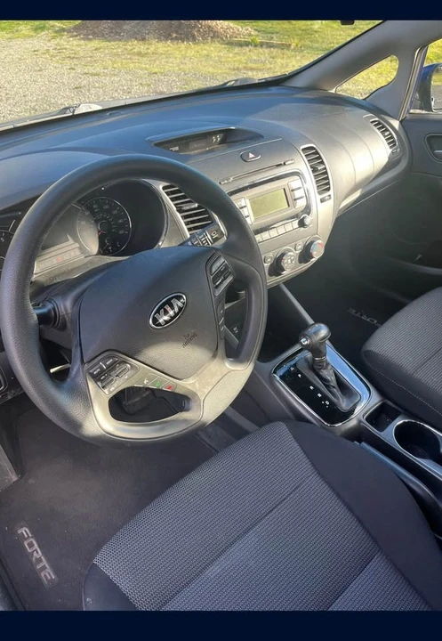 2018 Kia Forte - Image 6 of 11