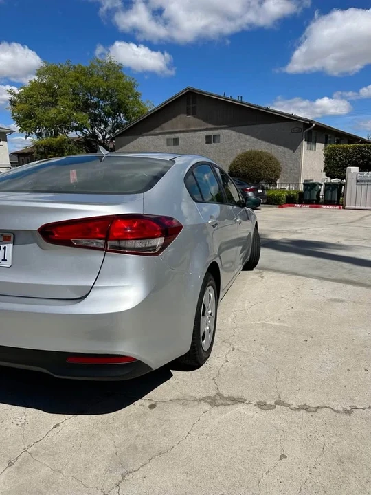 2018 Kia Forte - Image 2 of 11