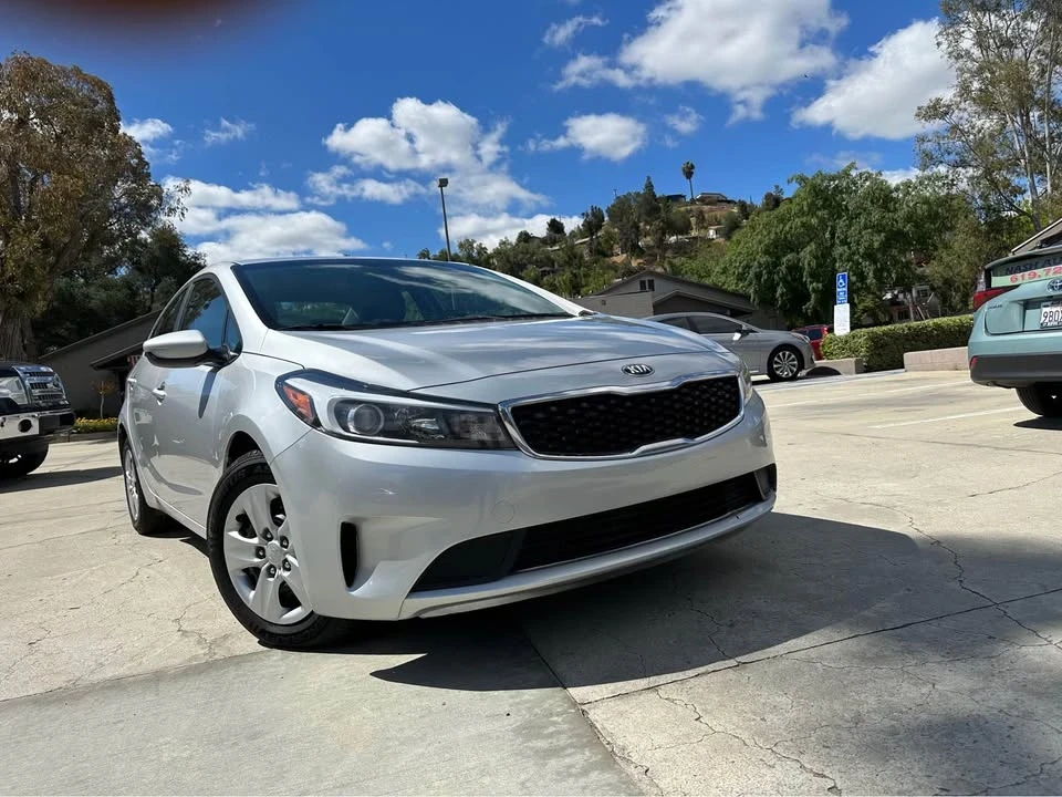 2018 Kia Forte - Image 5 of 11