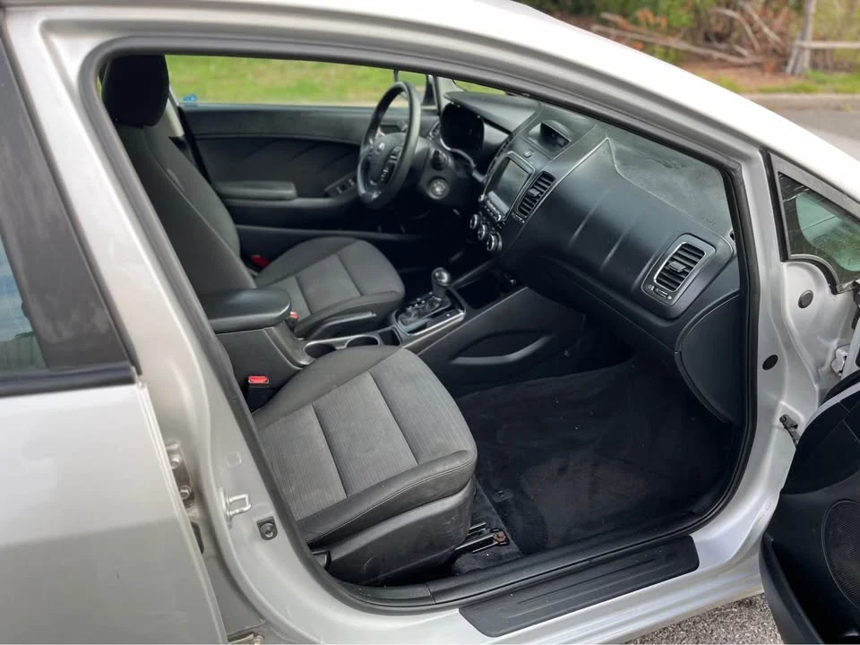 2018 Kia Forte - Image 6 of 11
