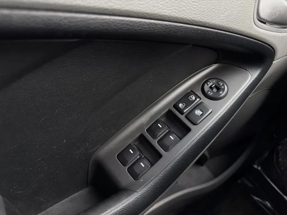 2018 Kia Forte - Image 5 of 14