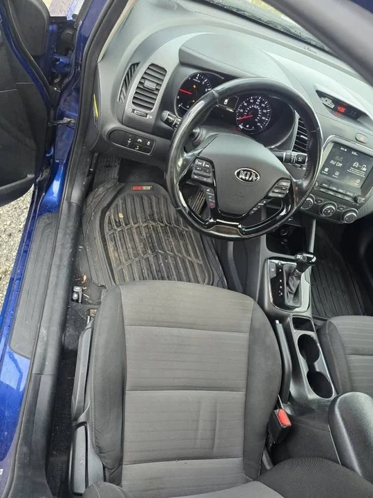 2018 Kia Forte - Image 6 of 10