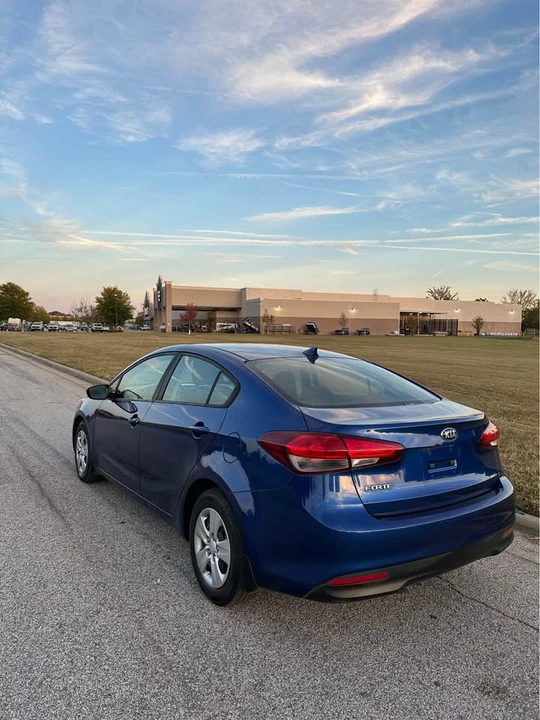 2018 Kia Forte - Image 4 of 17