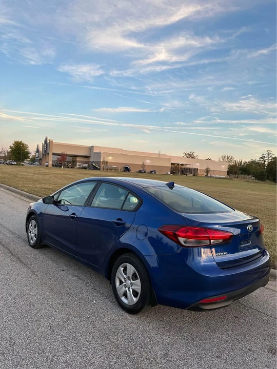 2018 Kia Forte - Image 5 of 17