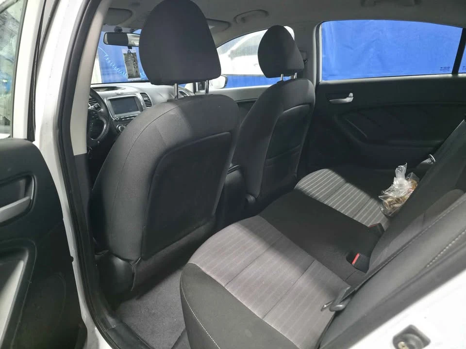 2018 Kia Forte - Image 6 of 9
