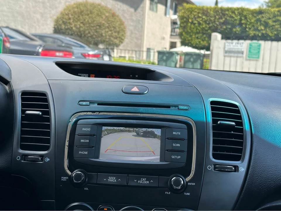 2018 Kia Forte - Image 4 of 10