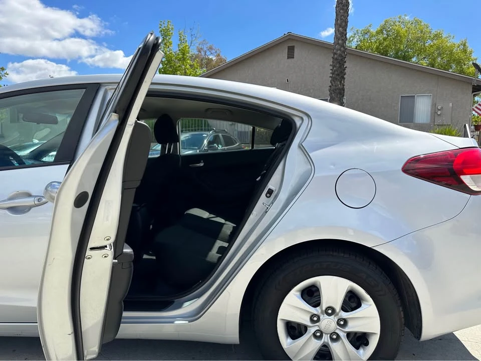 2018 Kia Forte - Image 5 of 10