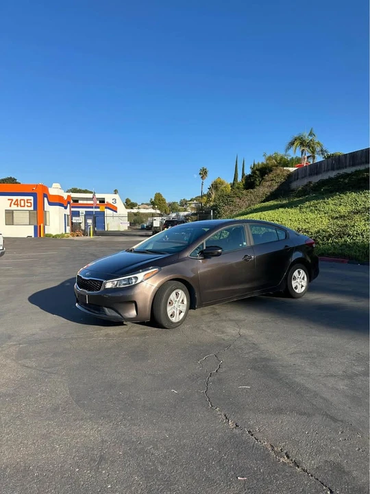 2018 Kia Forte - Image 5 of 15