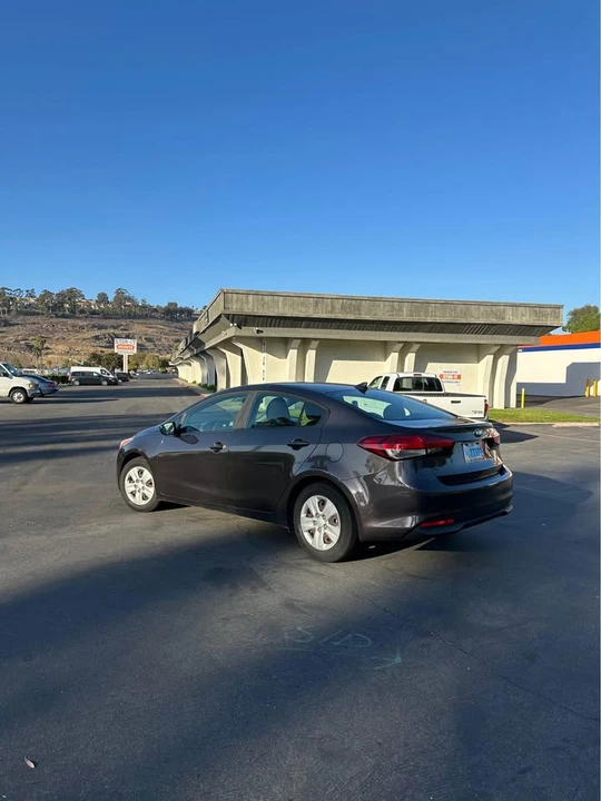 2018 Kia Forte - Image 9 of 15