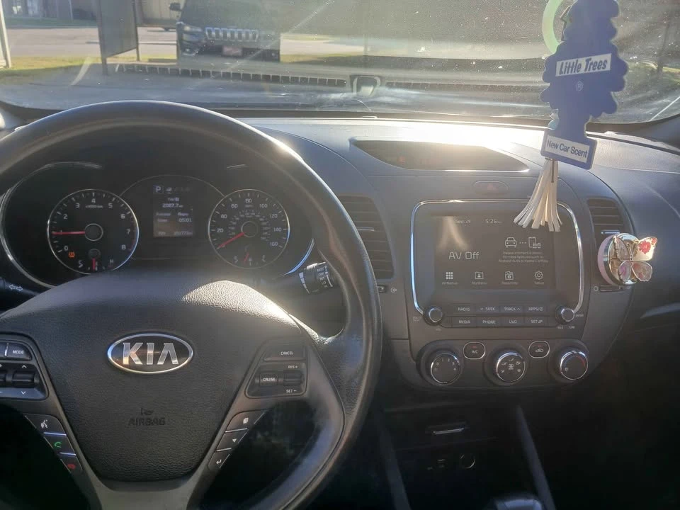 2018 Kia Forte - Image 10 of 12