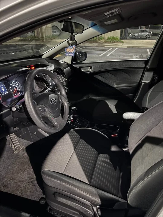 2018 Kia Forte - Image 8 of 12