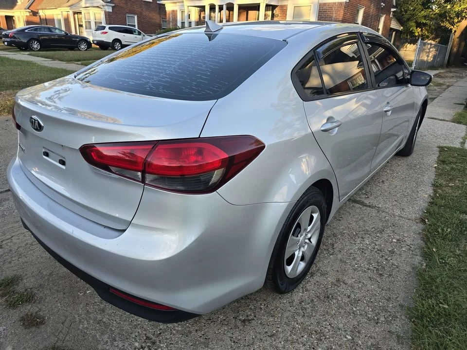 2018 Kia Forte - Image 2 of 11